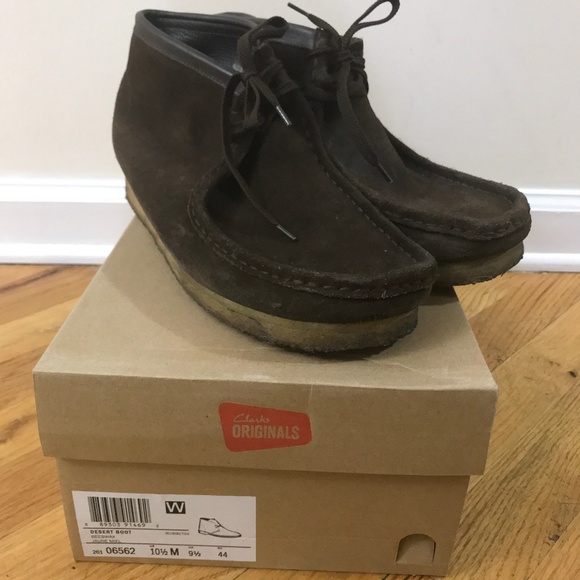 clarks wallabees size 5